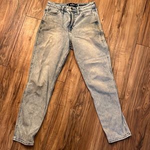 Hollister Mom Jean Light Wash - Size 27